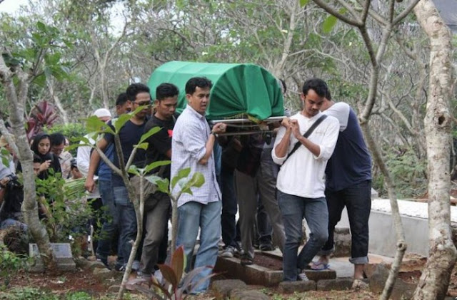 Yana Zein Meninggal 3 Bulan Lalu, Begini Kondisi Makamnya, Miris