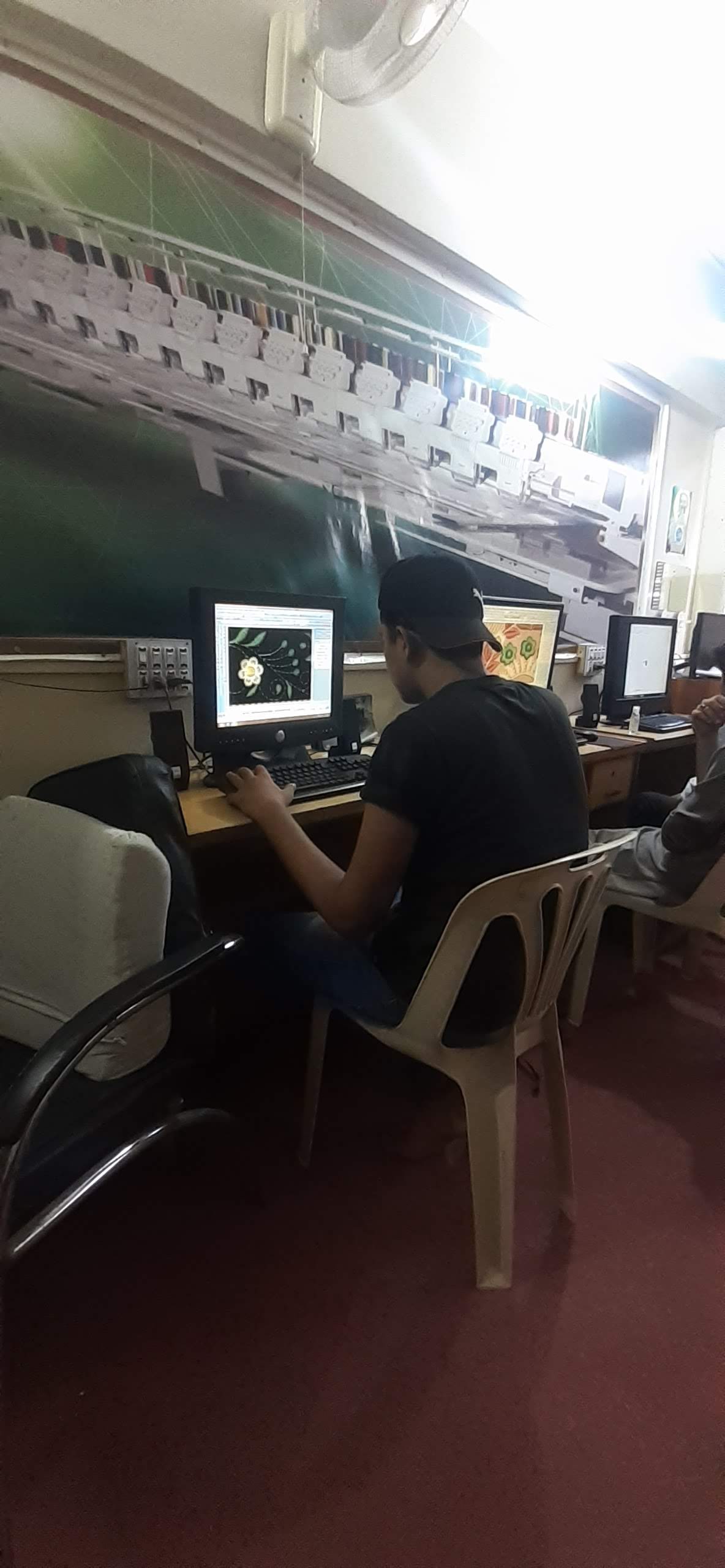 Professional Embroidery Digitizing Training in Karachi Students with