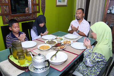 Jangan Sampai Tak Tahu, Makananmu Hari Ini Bisa Jadi Itu Rezekinya Setan!