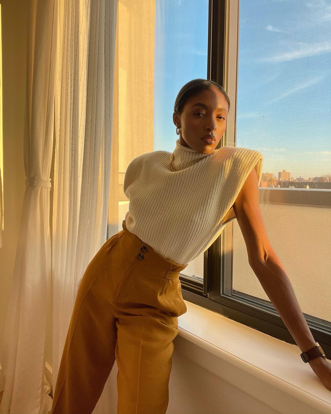 These High-Waisted Trousers Are Trending