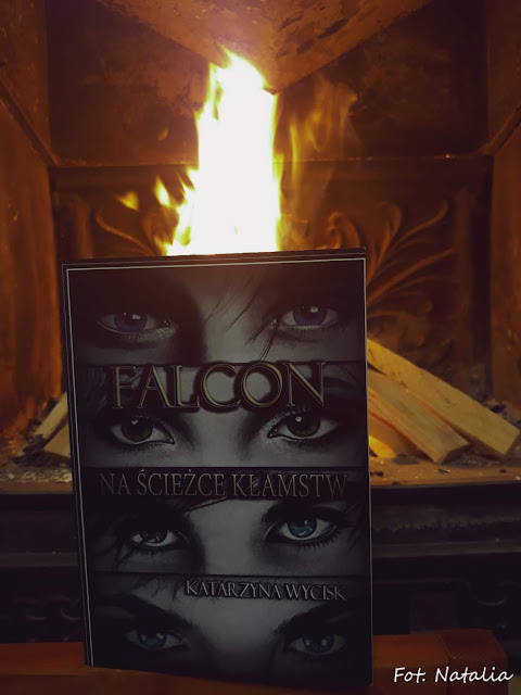 Wszystko, w co wierzysz, może okazać się kłamstwem - "Falcon. Na ścieżce kłamstw" Katarzyny Wycisk [FALCON #1] *Natalia*