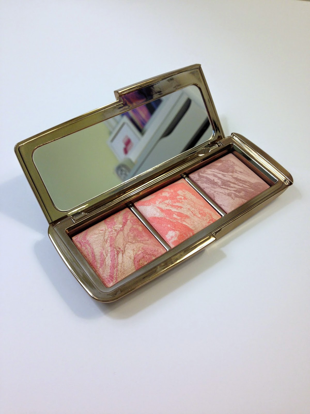 Shimmering Image Hourglass Ambient Lighting Blush Palette Review