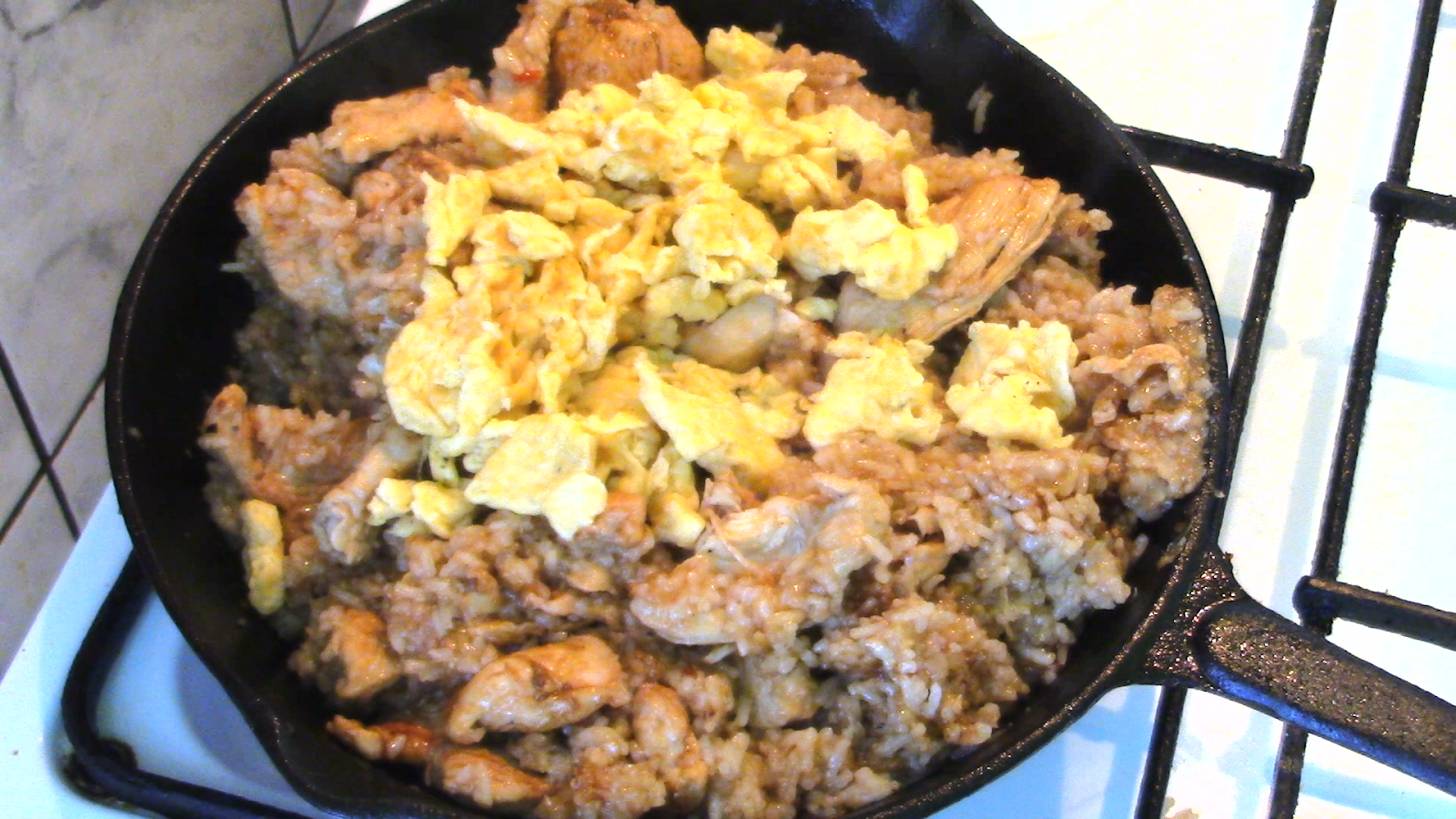 Farfuria vesela Orez basmati cu pui la tigaie