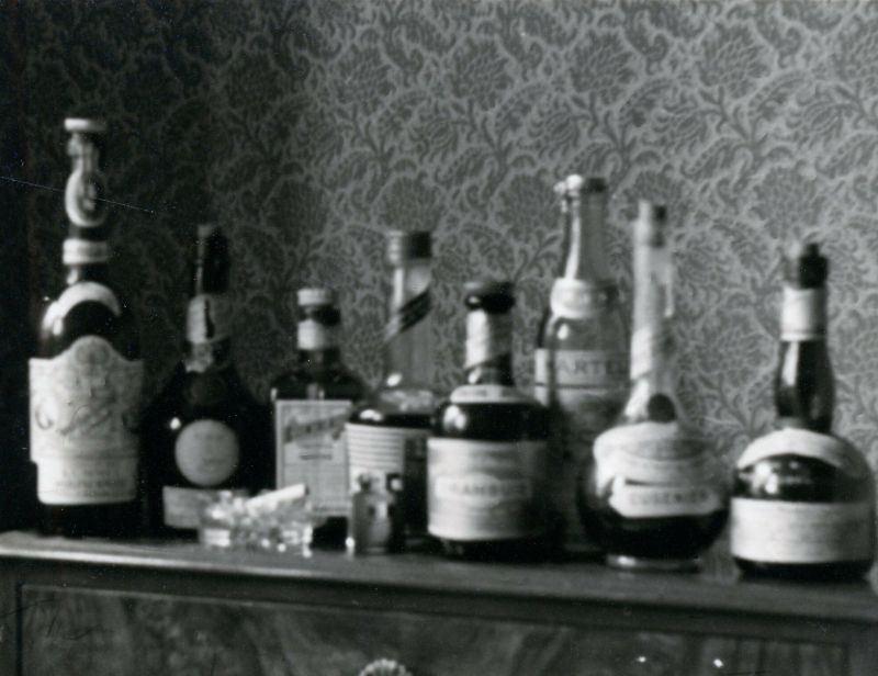 22 Amazing Found Photos Show Vintage Alcohol in the 1940s and ’50s