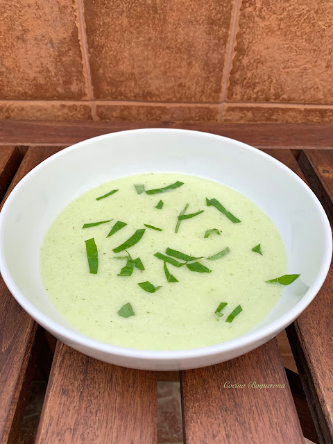 Sopa fría de melón y albahaca