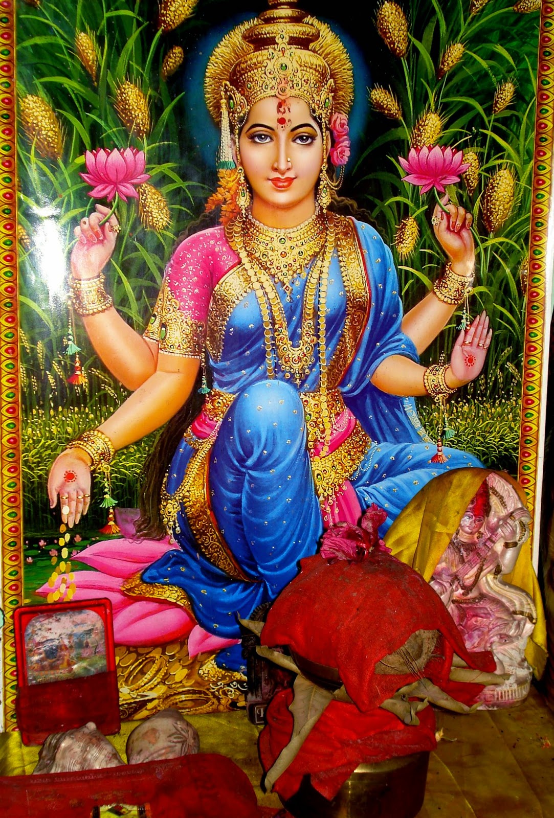 Maa Goddess Lakshmi Devi HD wallpapers Images Pictures photos Gallery