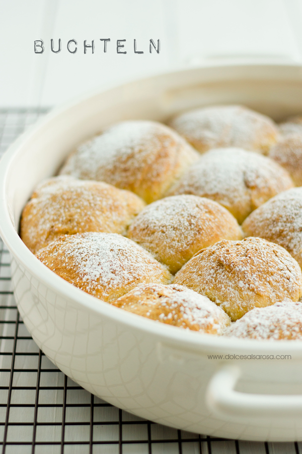 buchteln con crema alla vaniglia