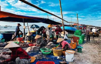 Tan chợ em về, qua ngã Hòn Rơm- Lê Thanh Hùng