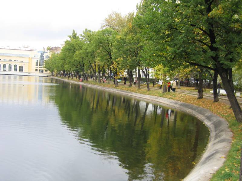 Чистые пруды москва. Чистые пруды лабинск. Чистые пруды москва. Москва сквер чистые пруды. Чистые пруды спб.