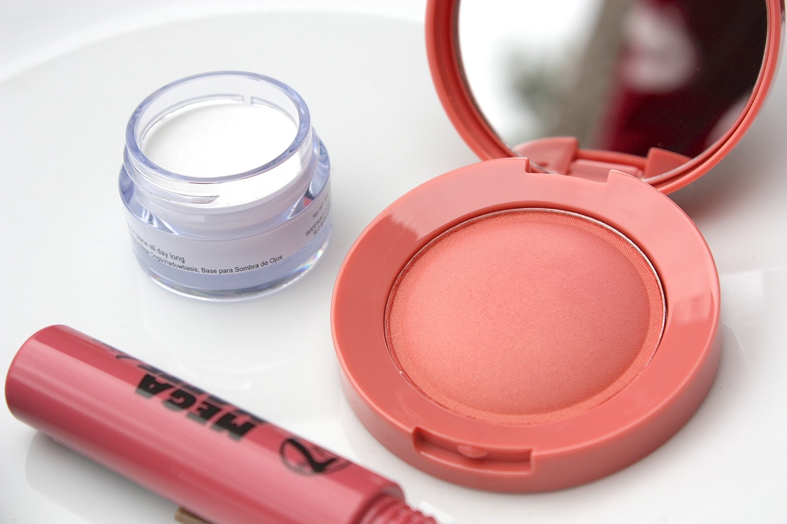 Throw me Something Beautiful: Focus: W7 Cosmetics Review