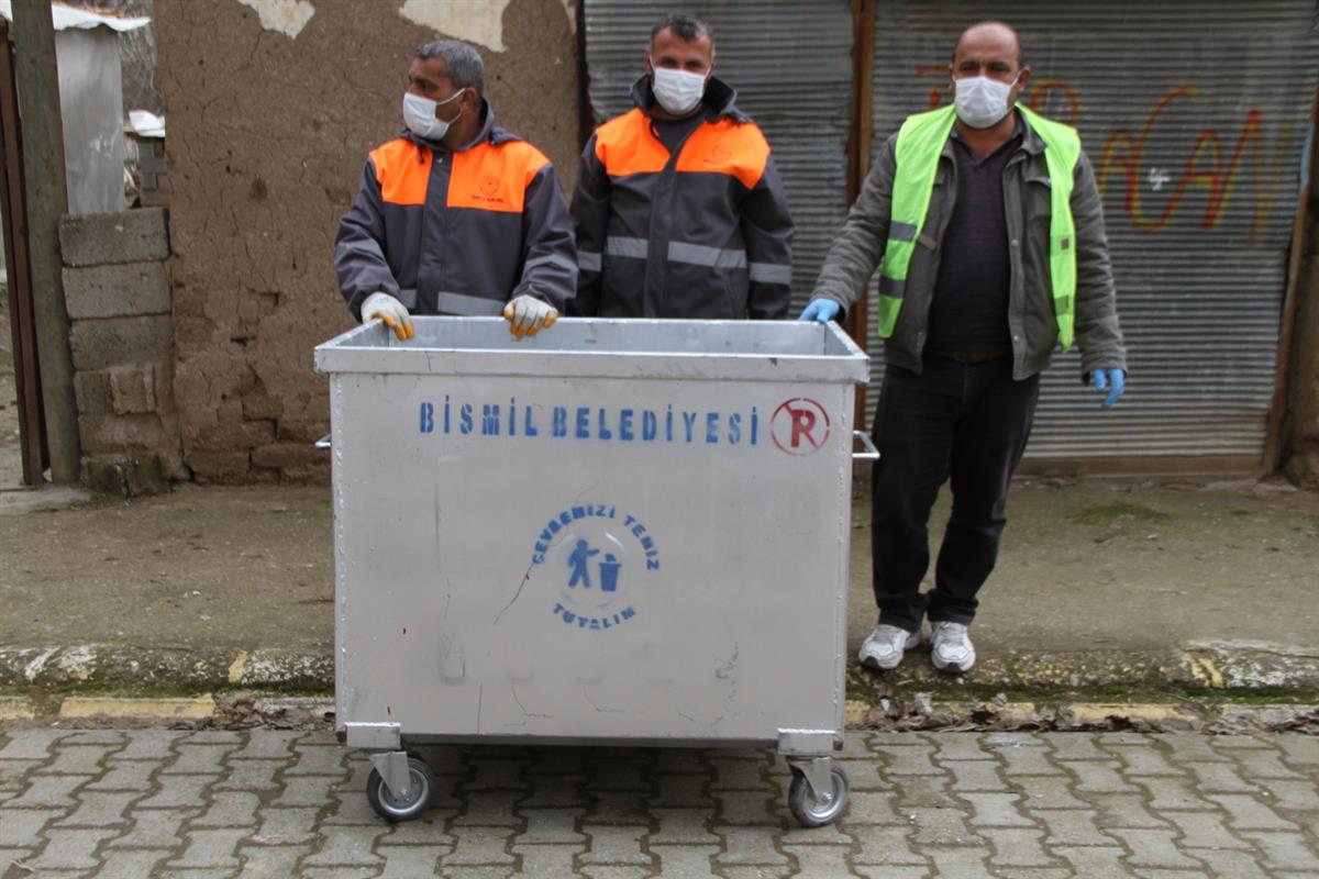 Bismil Belediyesinin çöp konteyner dağıtımı sürüyor