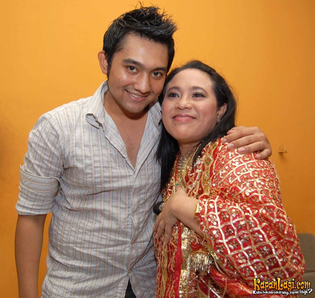 Foto-Foto Nunung - Baca Saja