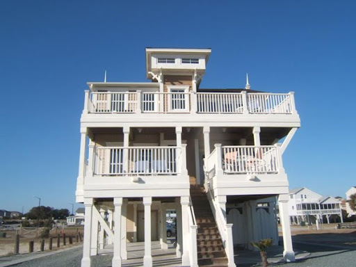 Die schönsten Strandhäuser: Großes Strandhaus mit riesigen Terrassen