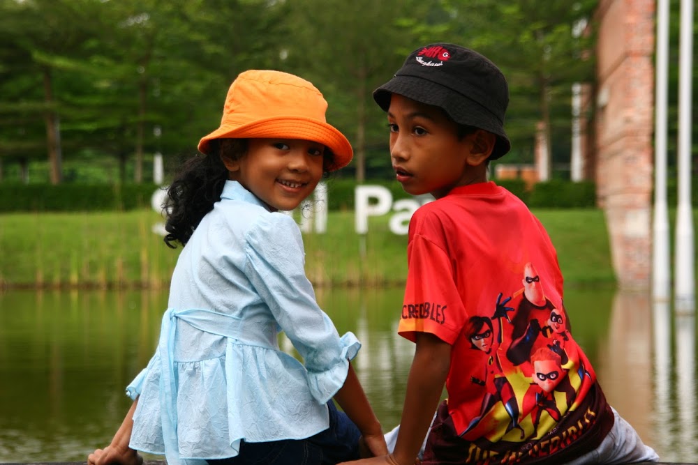 Kakak dan abang Kakak dan abang