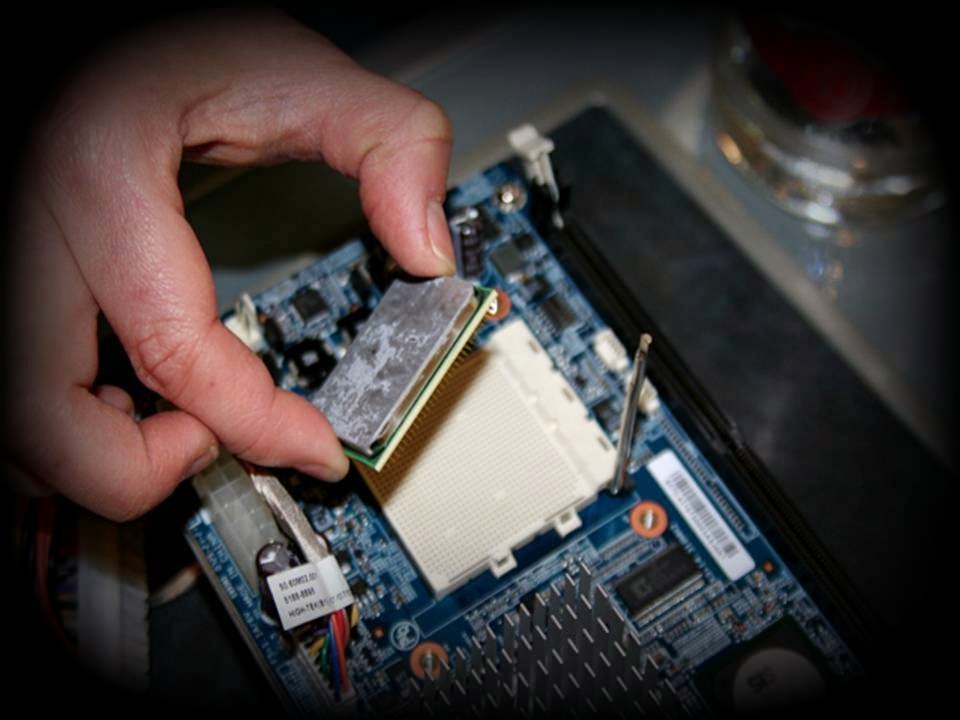 Комп перегрелся. Процессор для ноутбука. Замена процессора. Термопаста на материнской плате. Съема процессора.