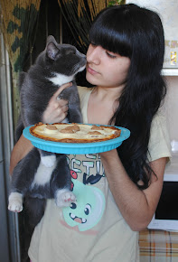 Кот и пирог =)