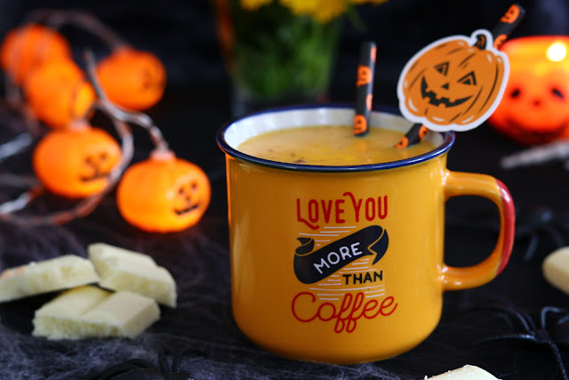 Горячий белый шоколад с тыквой