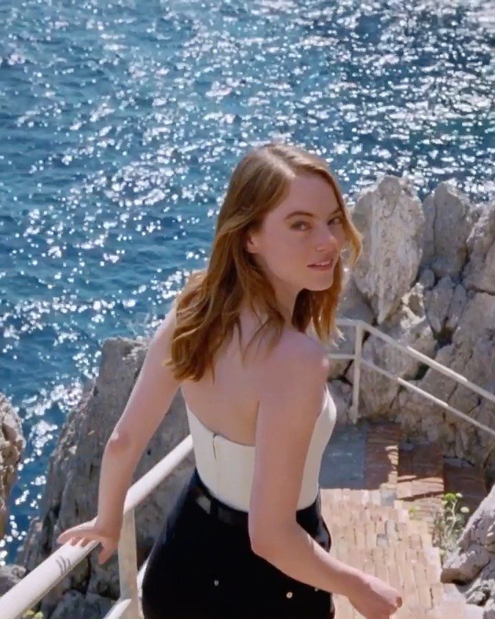 Heures d'Absence - The Campaign  Emma stone, Beautiful celebrities, Louis  vuitton