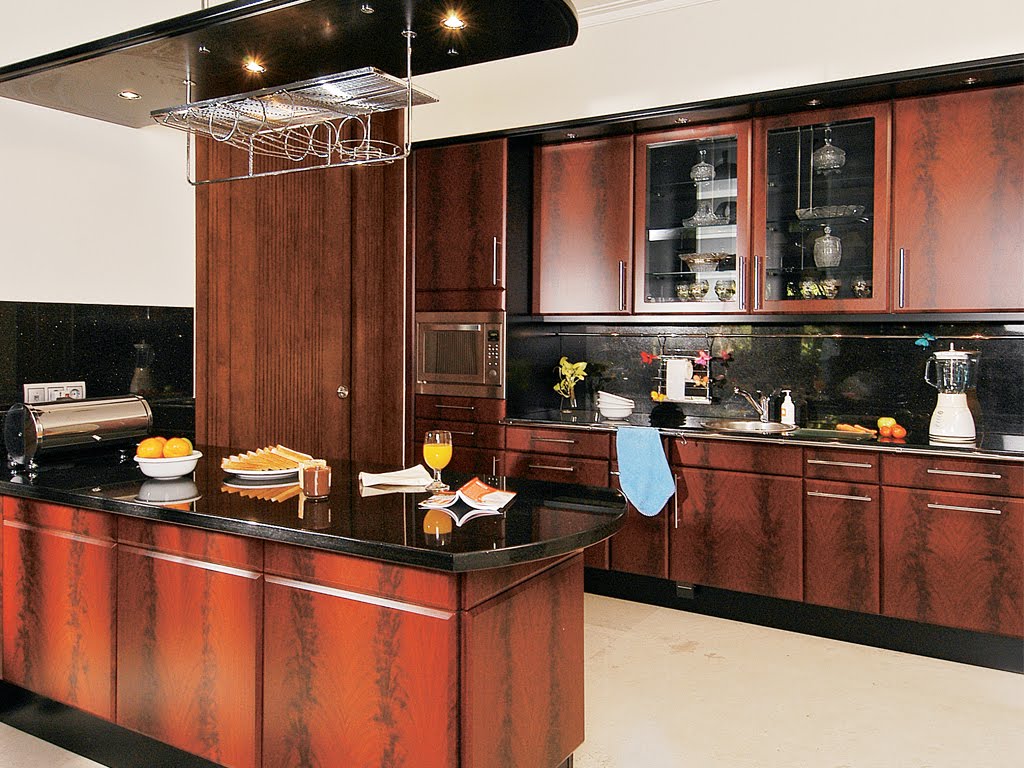 gambar meja dapur granit hitam dan kayu