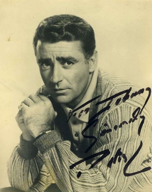 Handsome Portrait Photos of Peter Lawford in the 1940s and ’50s ...