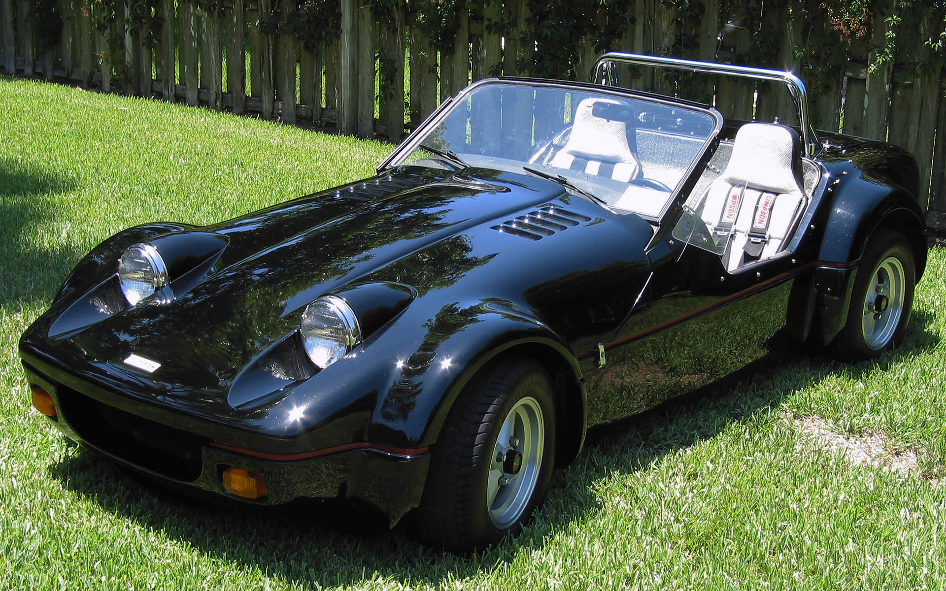 Maxton Rollerskate, a rotary track weapon