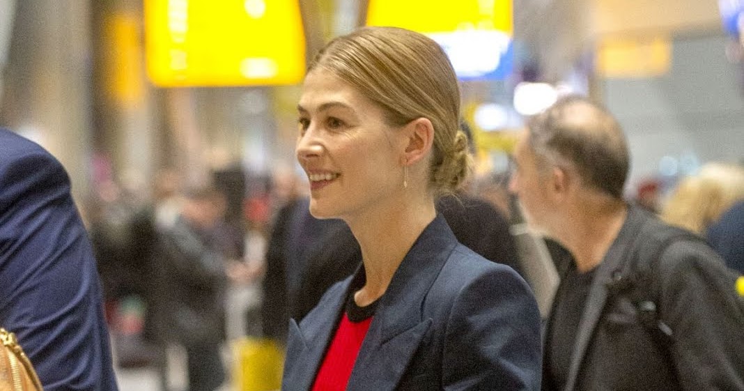 Rosamund Pike At Heathrow Airport In London - Top 10 Ranker