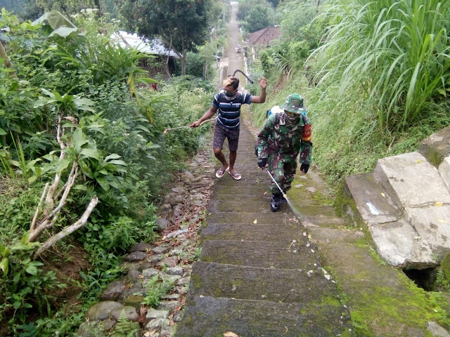 KodimKaranganyar - Wujud Tekad dan Semangat Babinsa Sidomukti Melawan Virus Corona