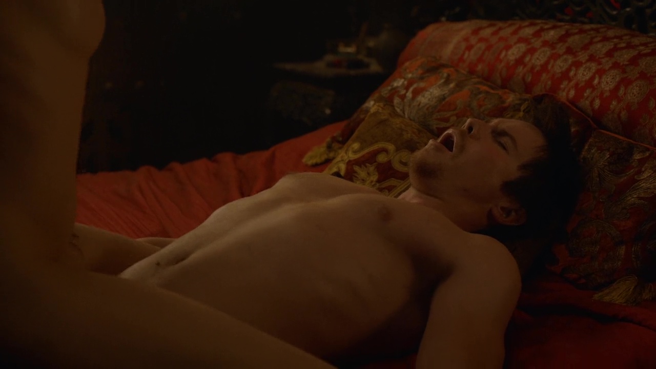 Joe Dempsie shirtless in Game Of Thrones 3-08 "Second Sons" .