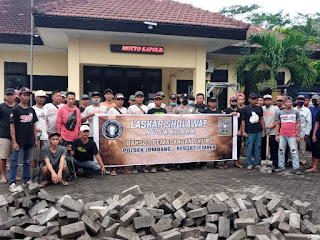 Sinergi LSN Dan PSHT, Pasang Paving Halaman Mapolsek Jombang Sinergi LSN Dan PSHT, Pasang Paving Halaman Mapolsek Jombang