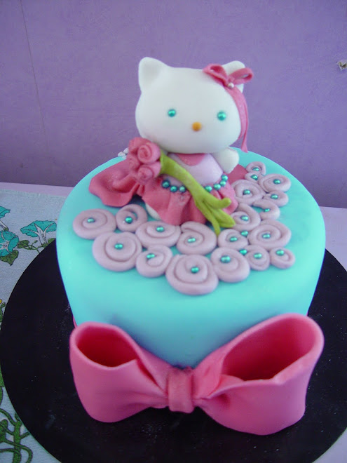 Hello Kitty Cake