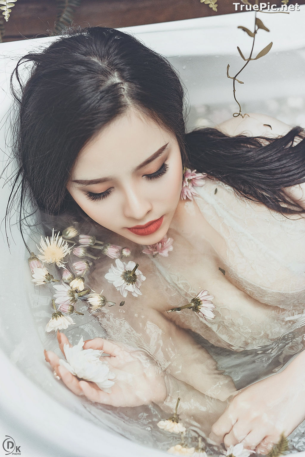 Image Vietnamese Model - Beautiful Fairy Flower In The Bath - TruePic.net - Picture-6