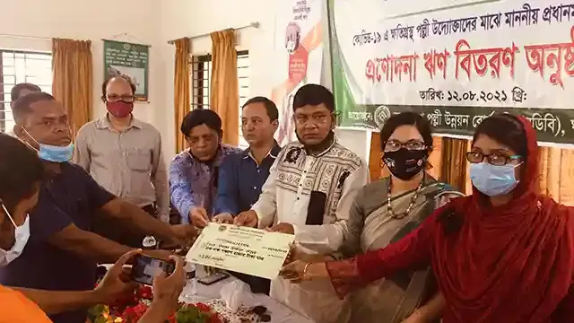 ঘাটাইলে উদ্যোক্তাদের মাঝে প্রধানমন্ত্রীর প্রনোদনার ঋণ বিতরণ