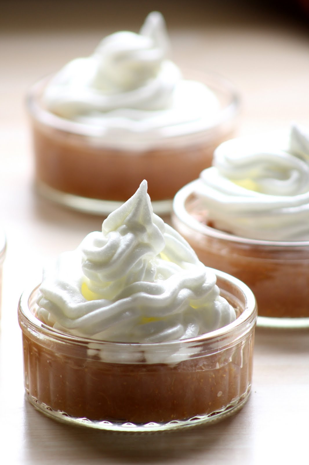 Verveine Pêche Compote meringuée aux figues et pommes