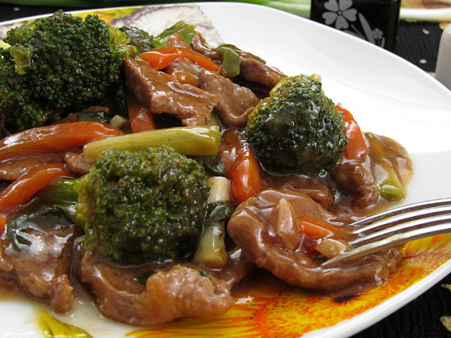 Говядина с овощами по-тайски