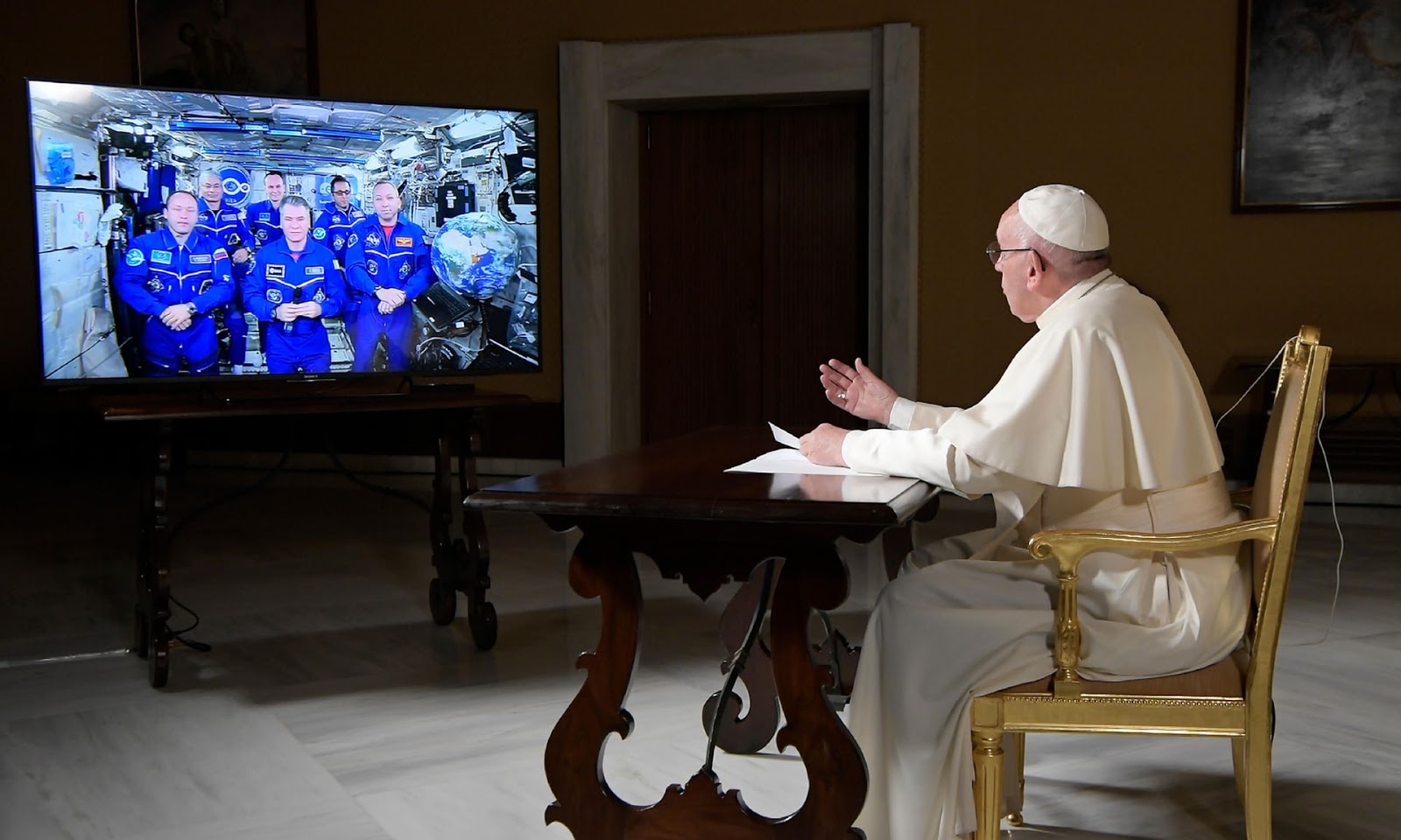 Giáo Hoàng Francis nói chuyện với 6 phi hành gia trên ISS
