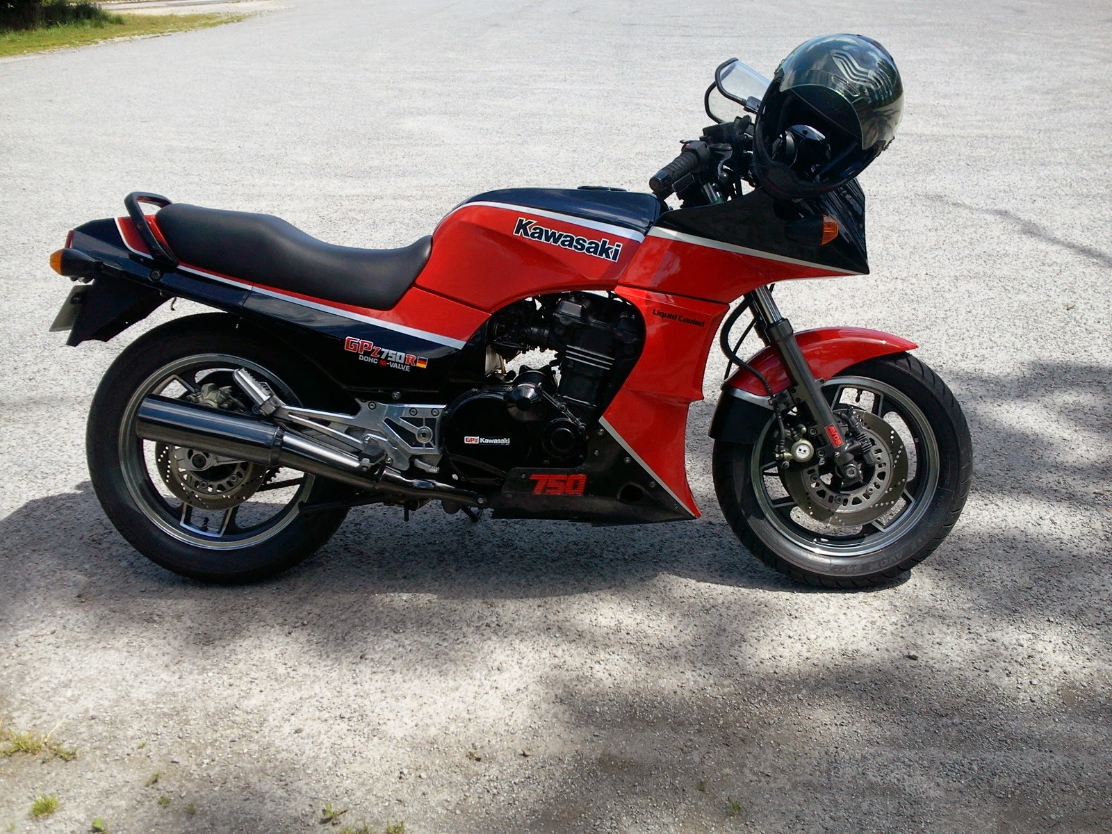 THE DARK PASSENGER KAWASAKI GPZ 750 R NINJA