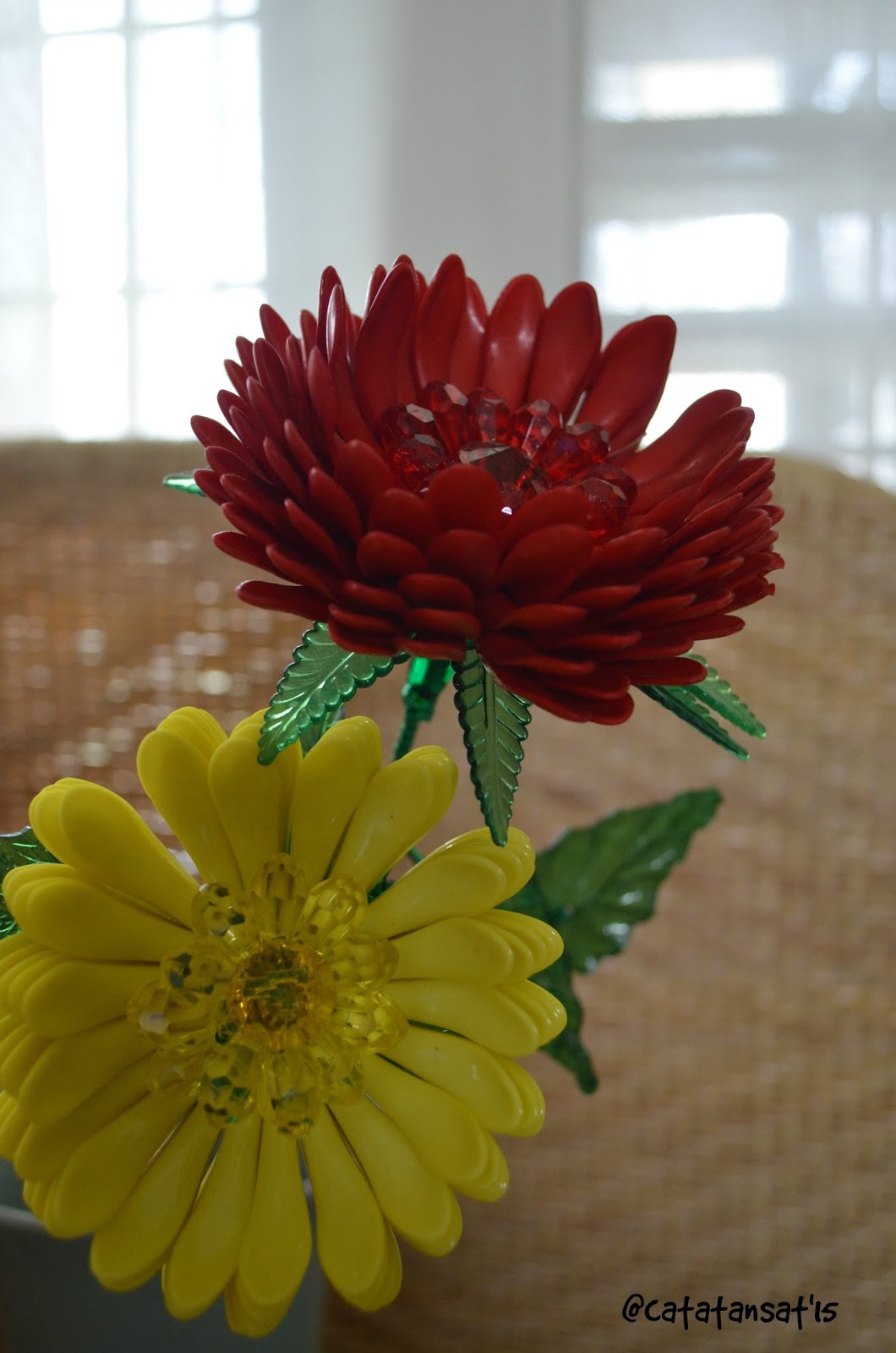 Merangkai Bunga  Akrilik  Catatan Sat