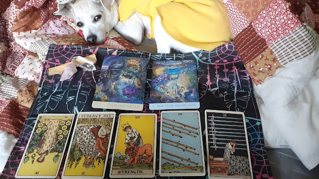 April Monthly Tarot Reading