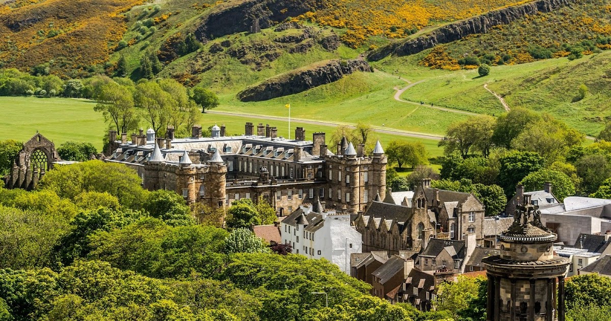 Holyrood Palace, United Kingdom (with Map & Photos)