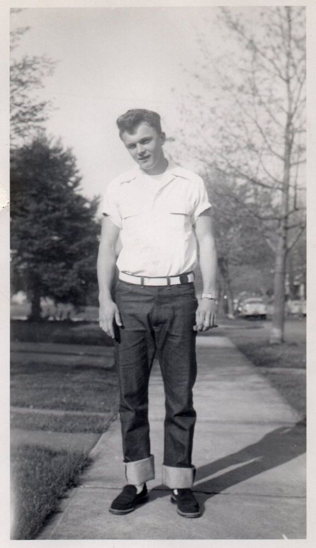 35 Cool Snaps Capture Teenagers Wearing Cuffed Jeans in the 1950s _ US ...