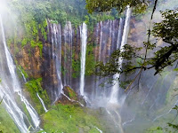 Keindahan Pemandangan Air Terjun Tumpak Sewu Yang Wajib Kalian Kunjungi