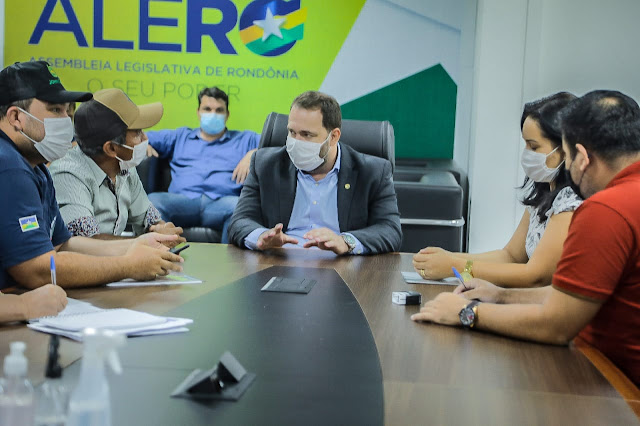 Presidente Alex Redano acolhe demandas de Nova Brasilândia do Oeste