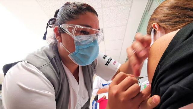 Aplican 100 por ciento de vacunas destinadas al personal de salud en Oaxaca Aplican 100 por ciento de vacunas destinadas al personal de salud en Oaxaca
