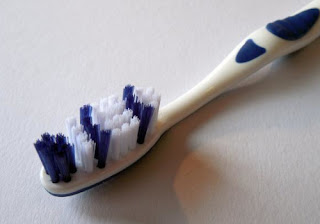How to clean a toothbrush with hydrogen peroxide