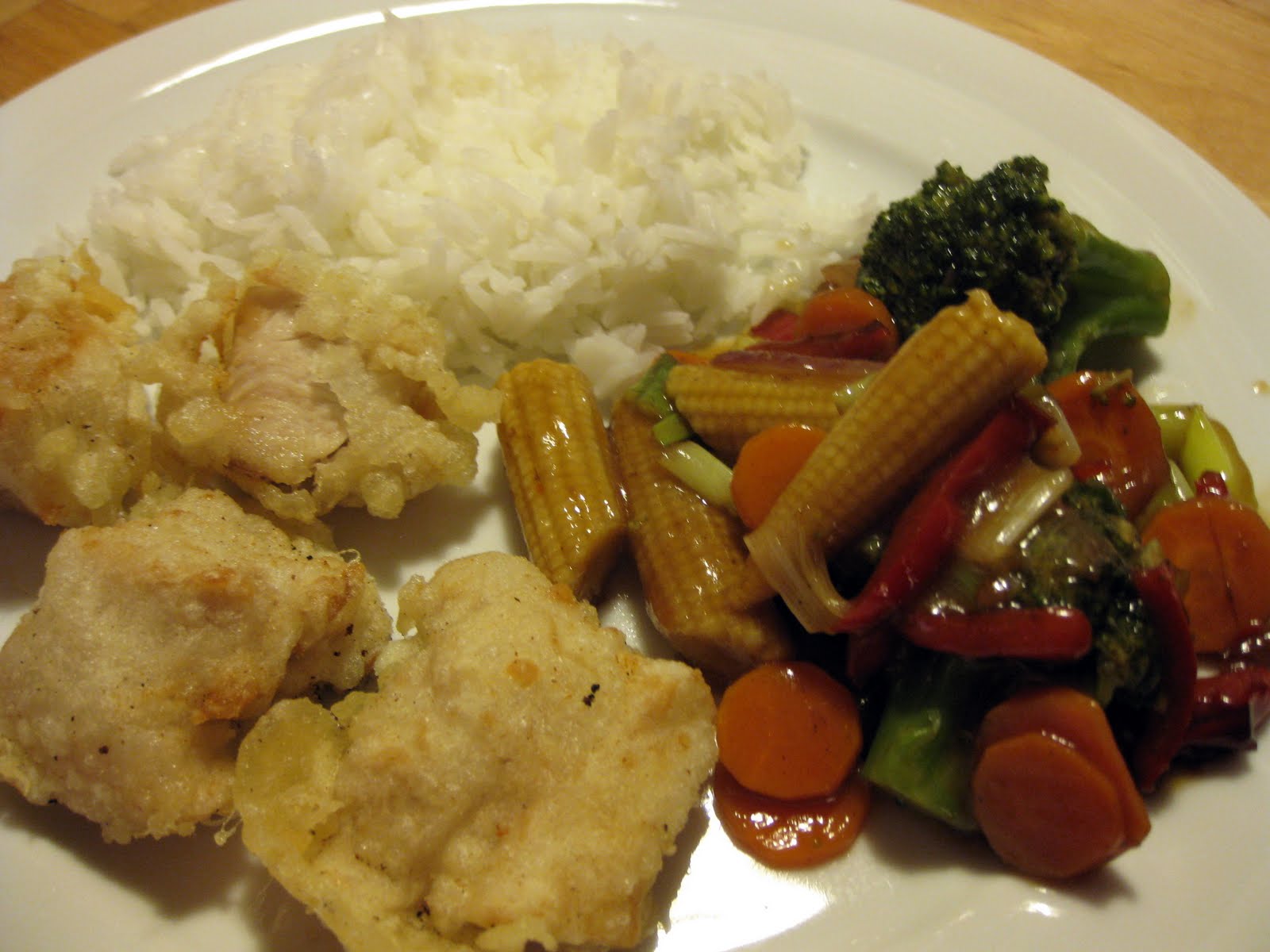 Café Lemonia Innbakt kylling med wokede grønnsaker.