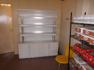 Display Etalase untuk Toko Roti Desain Minimalis - Furniture Semarang ...