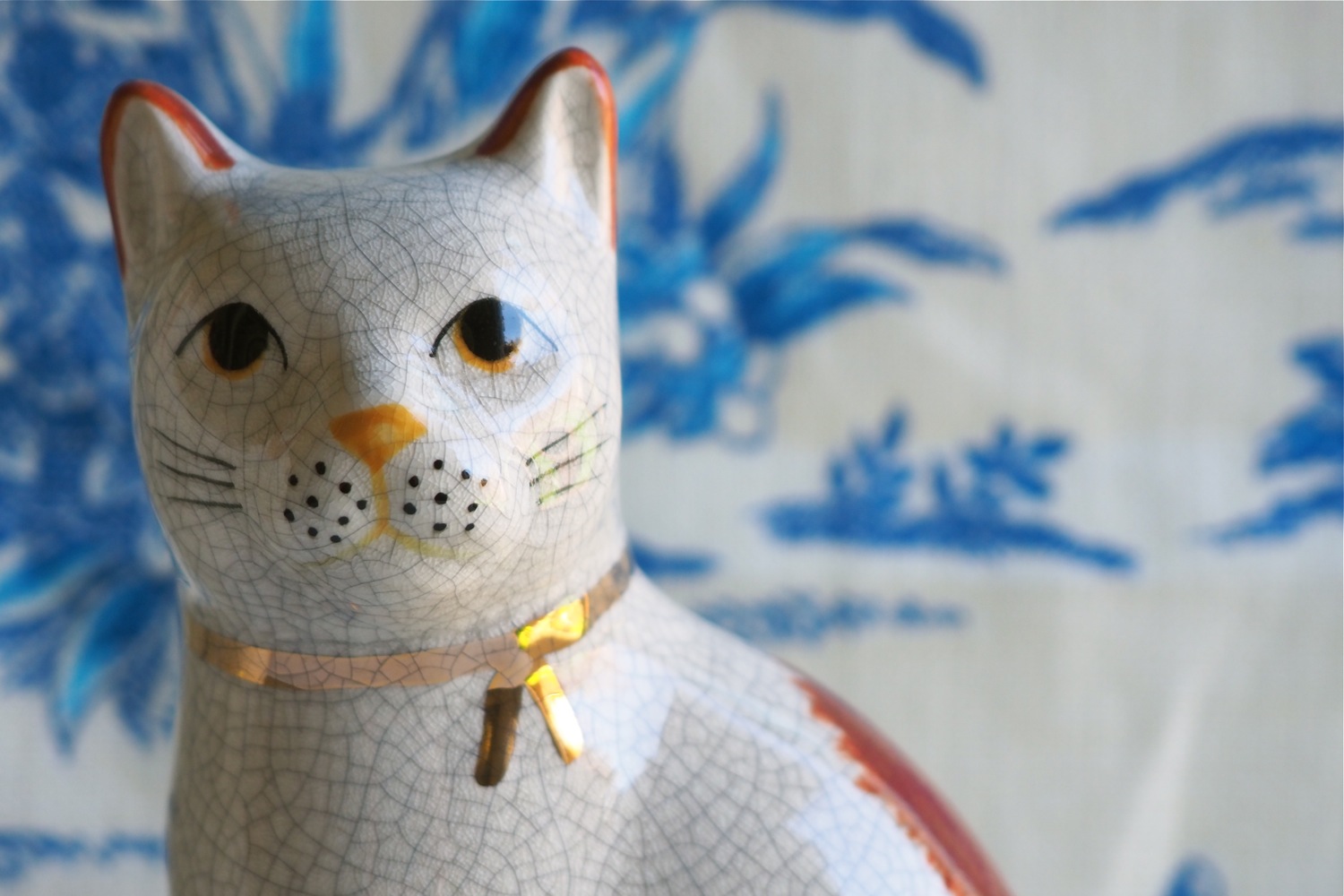 flatten the curve, flatten the coronavirus curve, flatten the COVID-19 curve, flatten the coronavirus COVID-19 curve, coronavirus pandemic 2020, Vintage Finds Fitz and Floyd Mantle Cats, Vintage Fitz & Floyd Japanese Ceramic Mantle Cats, Chinoiserie mantle cats, blue and white mantle cats, vintage chinoiserie blue and white mantle cats, 