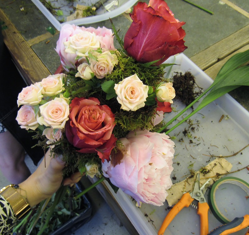 Perfume Shrine A Dozen Roses Best Rose Fragrances List