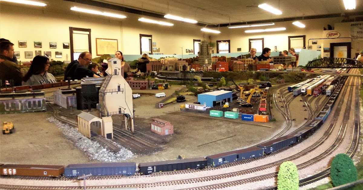 A DEBBIEDABBLE CHRISTMAS Hudson Model Railroad Club Train Display, 2019