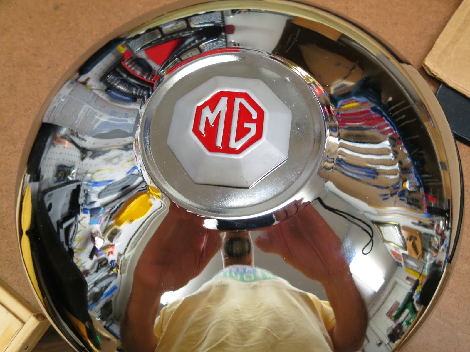 The Bullet and the Midget: MG Replacement Hubcaps - Part III